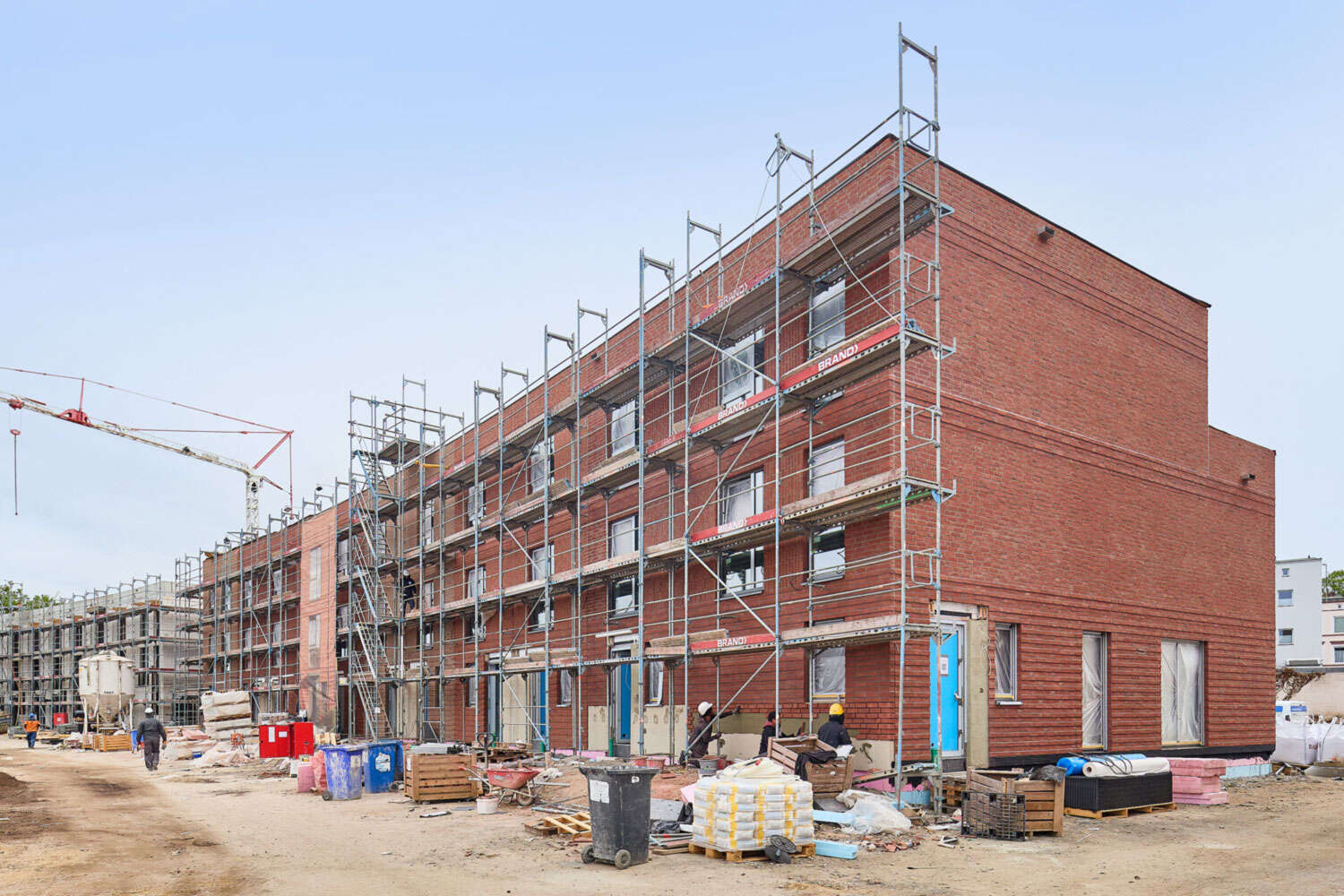 Rohbau mit der anngebrachten Fassade an den Townhouses in der Perspektivansicht